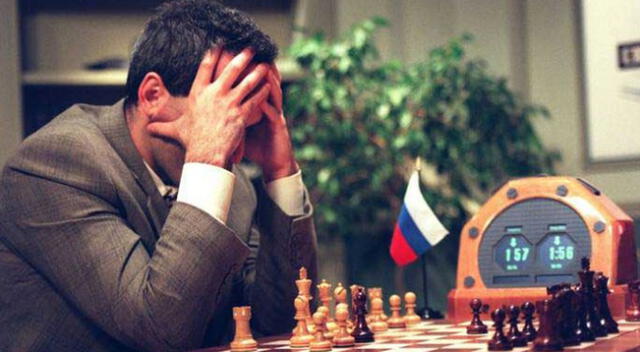 El excampeón mundial de ajedrez, Garry Kasparov, se enfrentó por primera vez con la supercomputadora Deep Blue de IBM | Foto: Difusión