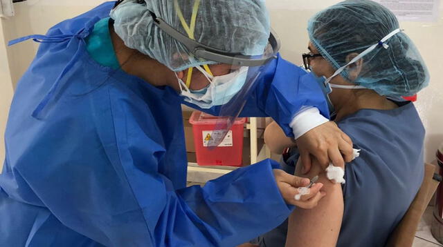 Las 700 mil vacunas de Sinopharm servirán para inmunizar a todo el personal de salud