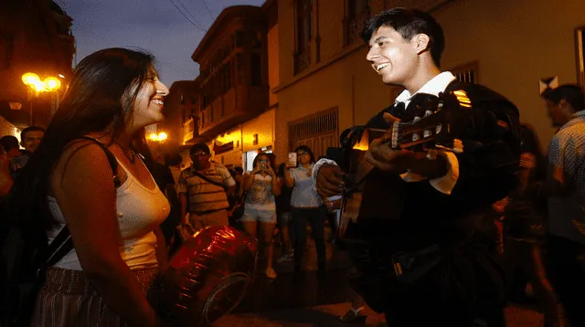 Así se celebraba el Día del amor y la amistad antes de la pandemia del coronavirus.