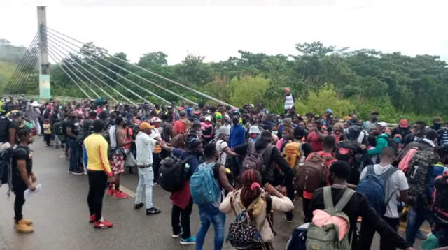 Cientos de migrantes haitianos intentan ingresar al Perú