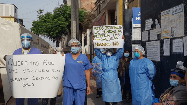 Los médicos del Centro de Salud Conde de la Vega exigen ser vacunados ya que se encuentran en primera línea.