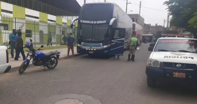 interviene a dos buses con 128 venezolanos ilegales
