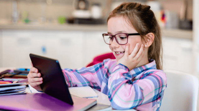 Asegúrate que tu niño tenga todos los útiles necesarios y una buena conexión wifi antes de  cada  clase.