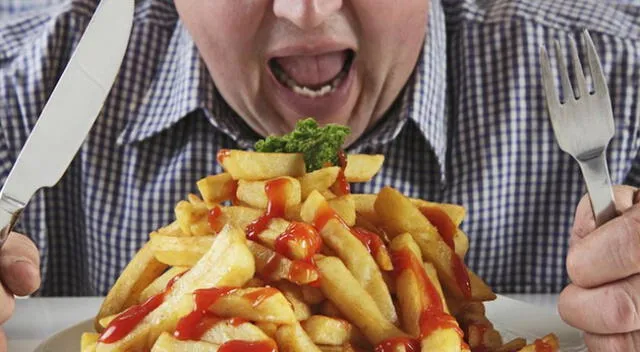 Comer en exceso y los atracones también son trastornos.