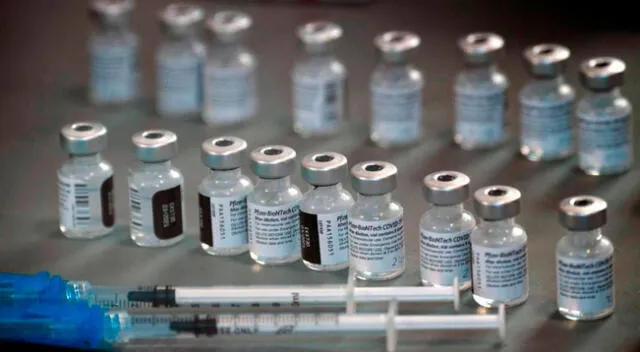 Pfizer indicó que espera tener 15 mil millones de dólares de ganancia de su vacuna COVID-19 este año.