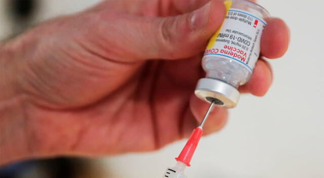 Moderna probará un “candidato de refuerzo multivalente” que combina su vacuna original con la versión diseñada contra la variante sudafricana en una sola dosis.