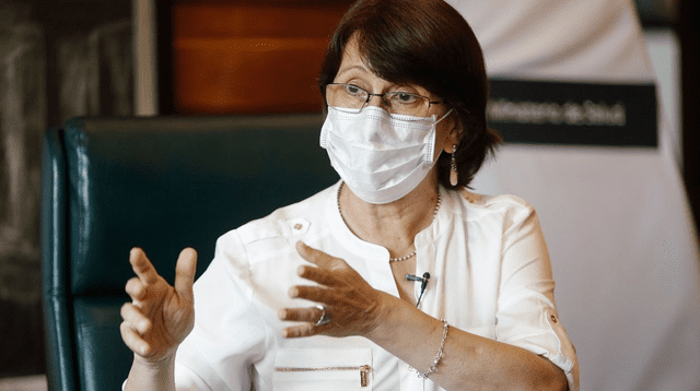 Como se recuerda, Pilar Mazzetti, exministra de Salud, se vacunó fuera de los ensayos clínico.