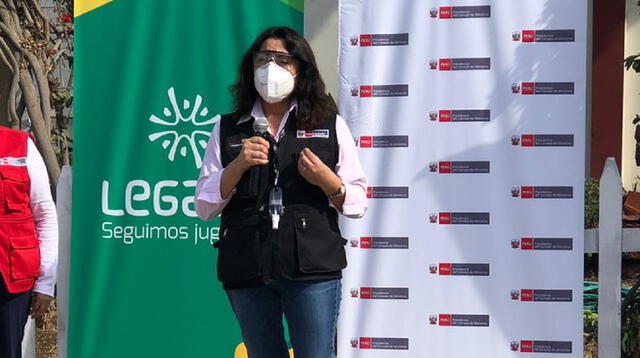 Violeta Bermúdez en evento público del Inabif