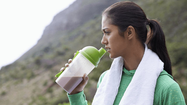 Las personas que realizan entrenamientos intensos necesitan de suplementos proteícos.