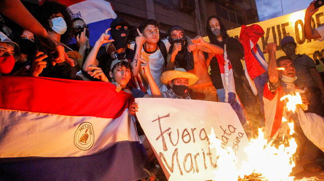 Una imagen de las protestas en Asunción (Paraguay) en contra del Gobierno de Mario Abdo Benítez.