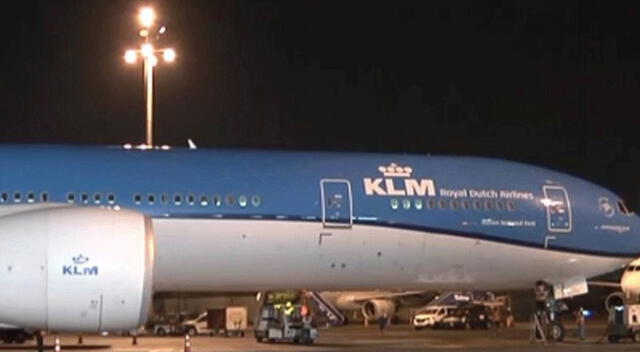 Avión KLM llegó con 117 mil dosis de Pfizer.