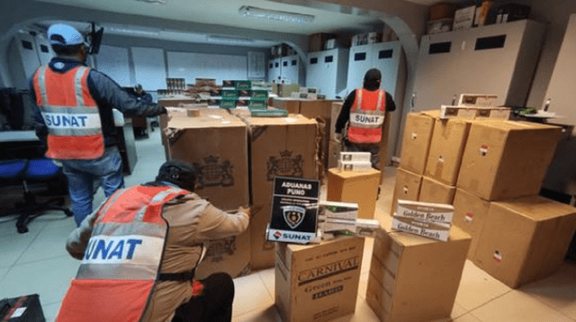 En el camión se halló un total de 149 cajas de cartón que contenían un millón 472 mil cigarrillos de contrabando de diversas marcas
