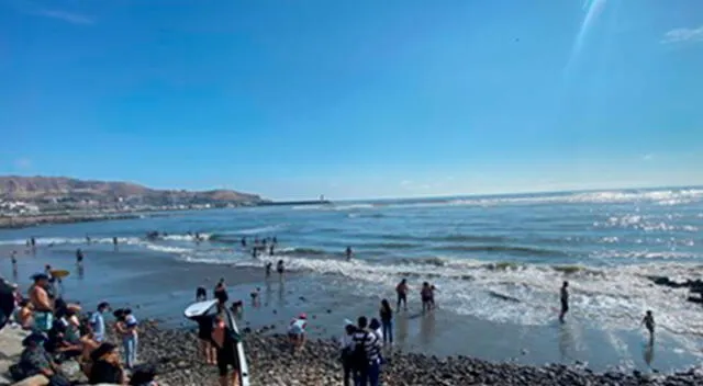 decenas de bañistas asistieron a las playas de Barranco y Miraflores