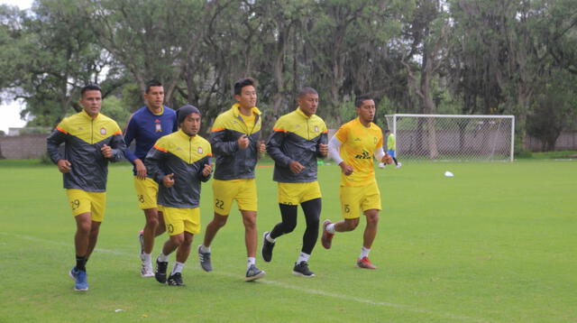 Los jugadores del Ayacucho FC trabajando en el Complejo de LDU en Quito
