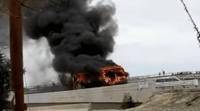 La PNP reportó el incendio de un bus en Pira a causa del paro de transportistas.