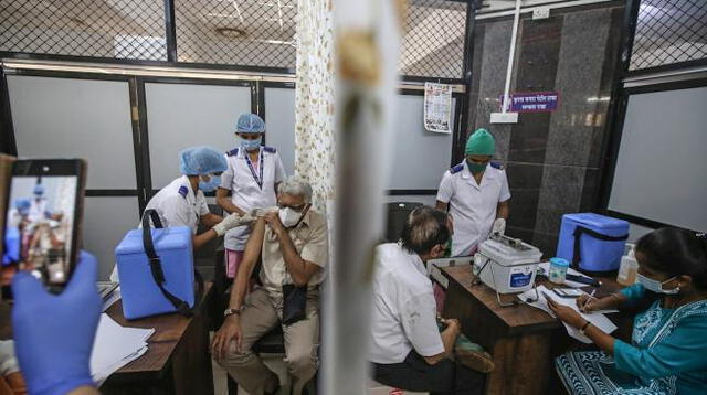 El Centro de Vacunación del Hospital Shatabdi en Mumbai, India.