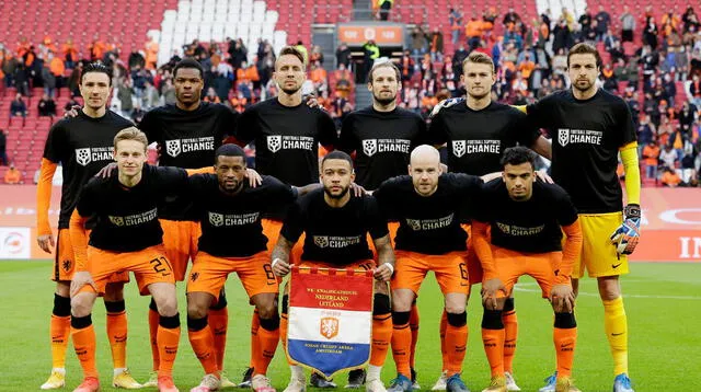 Holanda festeja por la victoria y porque 5000 mil  hinchas pudieron entrar a la tribuna.