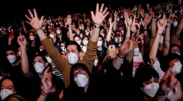 Españoles asistieron al primer concierto masivo en plena pandemia.
