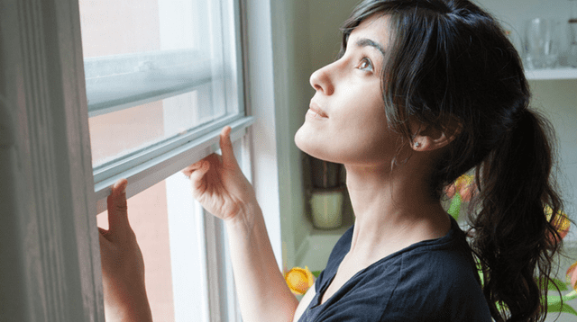 Cuando llegues de casa abre las ventanas y desinfecta las superficies de tu hogar.