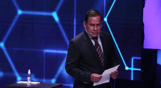 Candidato presidencial José Vega se retiró del debate presidencial a los minutos de haber empezado.