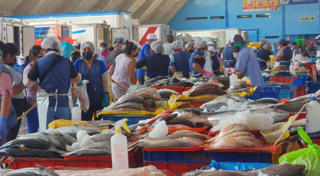 El terminal pesquero de Villa María del Triunfo se encuentra abierto desde las 3 a. m. hasta las 12 del mediodía.