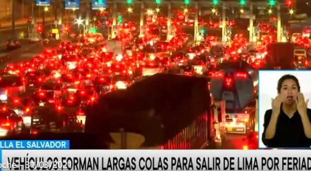 Cientos de ciudadanos buscan salir de Lima antes de los feriados.