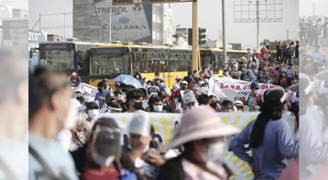 Protestantes bloquean vías del Metropoitano en Naranjal