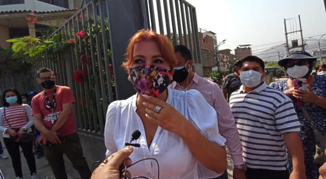 Magaly Medina llegó a San Juan de Lurigancho para votar.