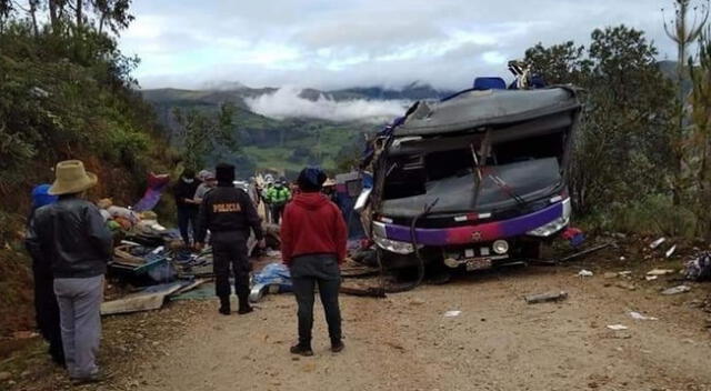 Volcadura de bus deja 20 fallecidos y 13 heridos en Parobamba