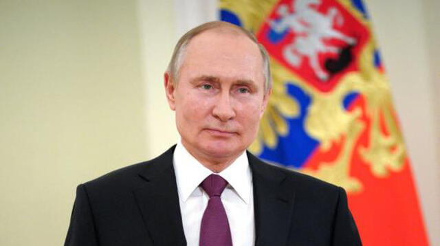 Vladimir Putin anuncia que recibió la segunda dosis de una vacuna rusa contra la COVID-19.