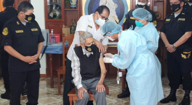 El miembro más longevo de la PNP, con 104 años, fue vacunado con la segunda dosis contra al COVID-19.