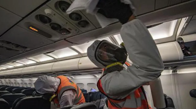 Estudio revela que dejar asiento del medio en aviones reduce el riesgo de contagio hasta un 57%