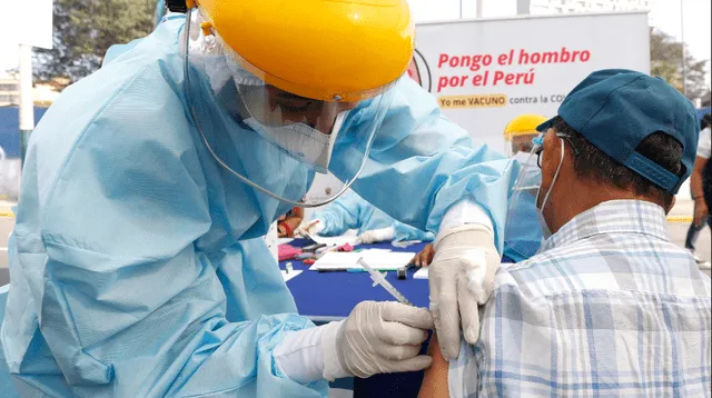 Adultos mayores recibirán su vacuna en 27 distritos de Lima Metropolitana.