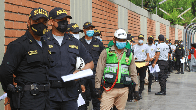 Policías de la región Ica fueron inmunizados con la vacuna Pfizer contra el COVID-19.