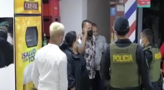 La Policía detuvo a los participantes de la fiesta 'covid' durante el toque de queda.