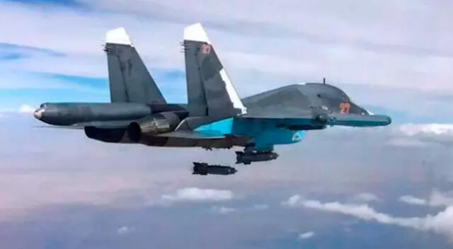 Avión de combate ruso lanzando bombas sobre Siria.