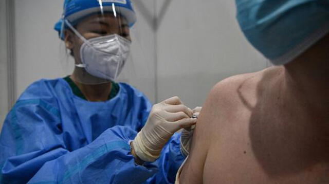 China: más de 200 millones de personas ya han sido vacunadas contra la COVID-19.