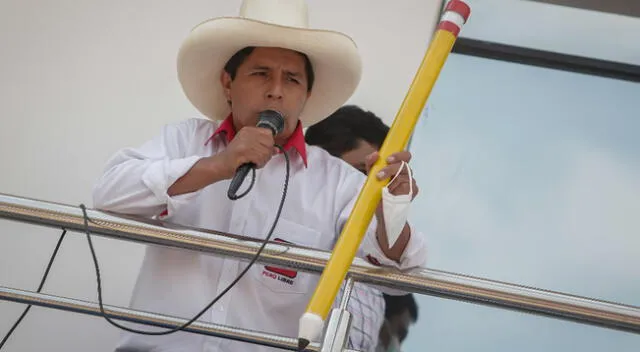 Los peruanos votarían por Pedro Castillo en la segunda vuelta, según encuestadora.