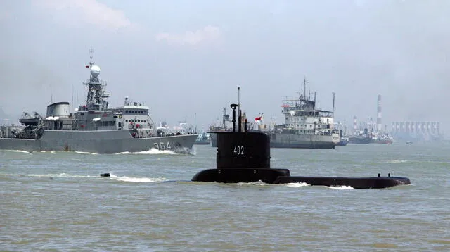 Indonesia: autoridades afirman que submarino desaparecido con 53 tripulantes le quedan menos de 24 horas de oxígeno