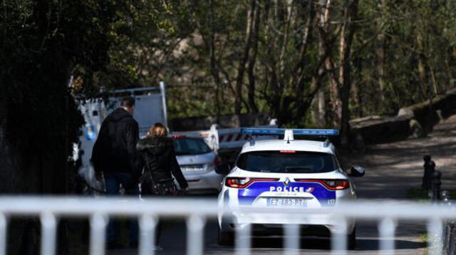 Francia: atentado terrorista provoca la muerte de una policía en las afueras de París.