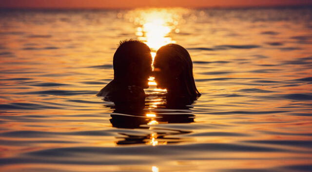 ¿Quieres hacer el amor en la playa o piscina? Conoce aquí los riesgos.