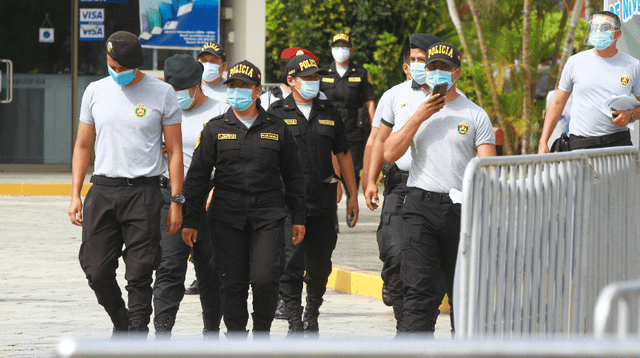Contraloría viene investigando el caso de policías vacunados irregularmente en Arequipa.