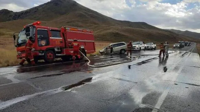 Choque dejó como saldo dos personas fallecidas en carretera de Puno.