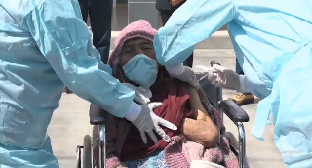 Teresa Gutiérrez de 103 años recibió su primera dosis de vacuna contra el coronavirus: Foto: captura video