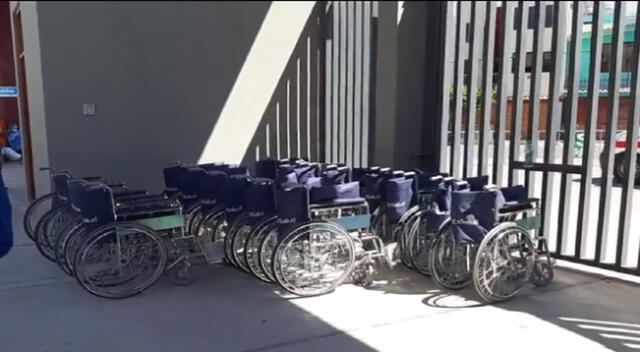 Reportan robo de sillas de ruedas durante campaña de vacunación