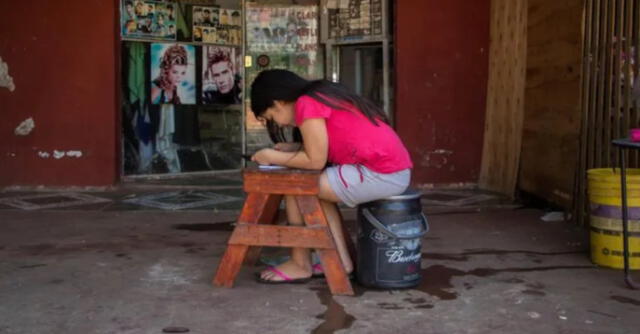 Paraguay: comparte el WiFi de su peluquería con niños de bajos recursos para que asistan a clases virtuales.