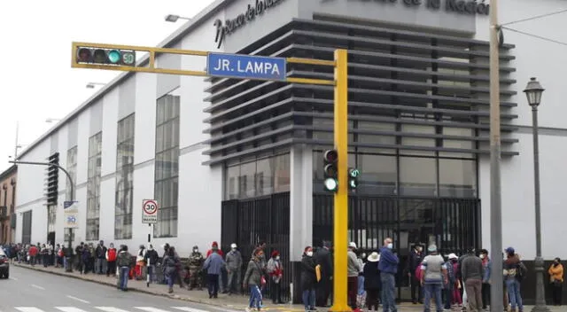 Heridos fueron trasladados de emergencia a la Clínica Javier Prado. Tras el accidente, cede del Banco de la Nación cerró sus puertas.