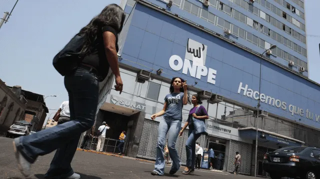 Colectivo pide a la ONPE adquirir información acerca de los gastos de campaña de partidos políticos.