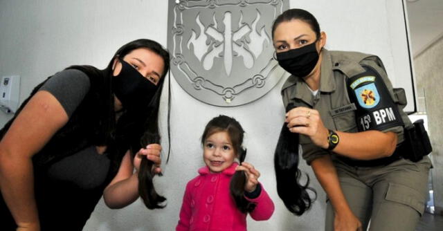 La Brigada Militar de Brasil lleva a cabo una campaña que invita a las personas a donar un poco de su cabello para pacientes oncológicos.
