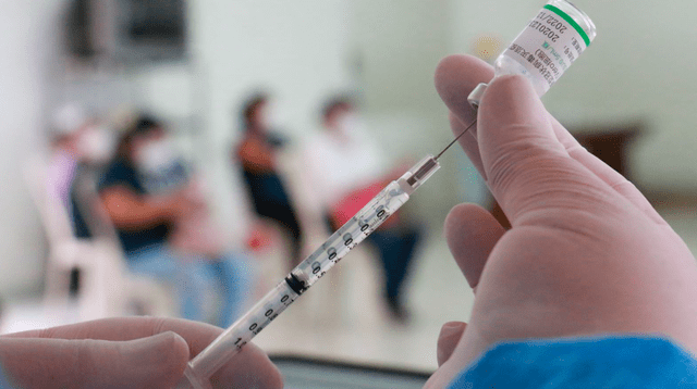 Menores de 50 años serán vacunados en agosto